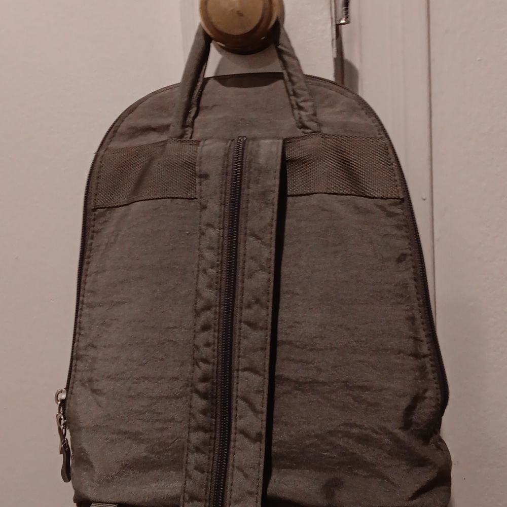 Baggallini Mini Backpack/Convertable Sling Purse … - image 7
